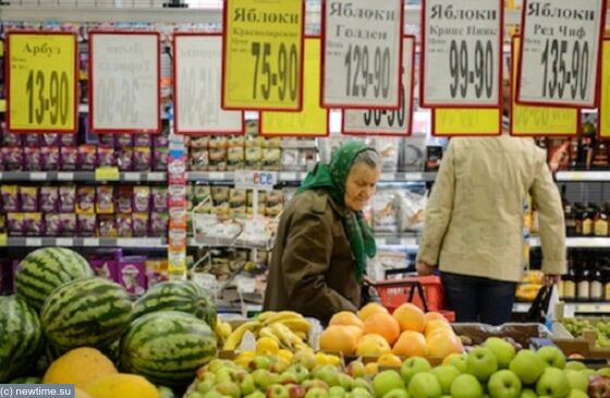 Россияне стали тратить на еду больше половины дохода